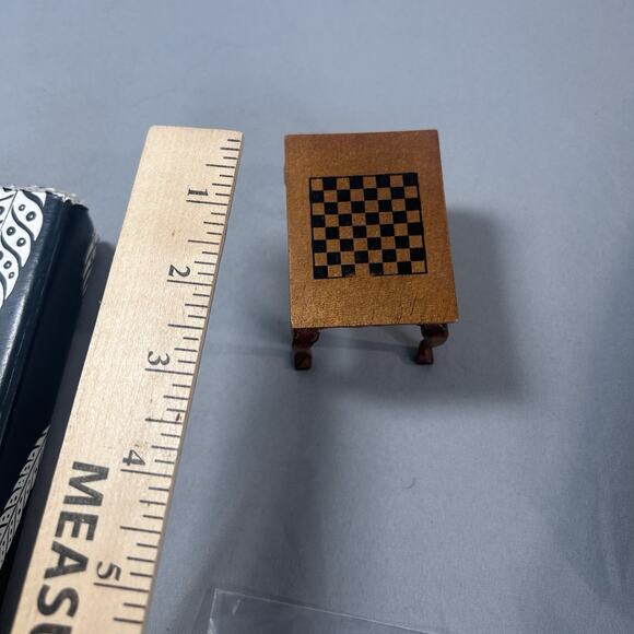 Dollhouse furniture Checkered top side table - Picture 4 of 4